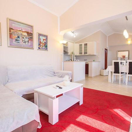 Karojba Villa Michelle מראה חיצוני תמונה