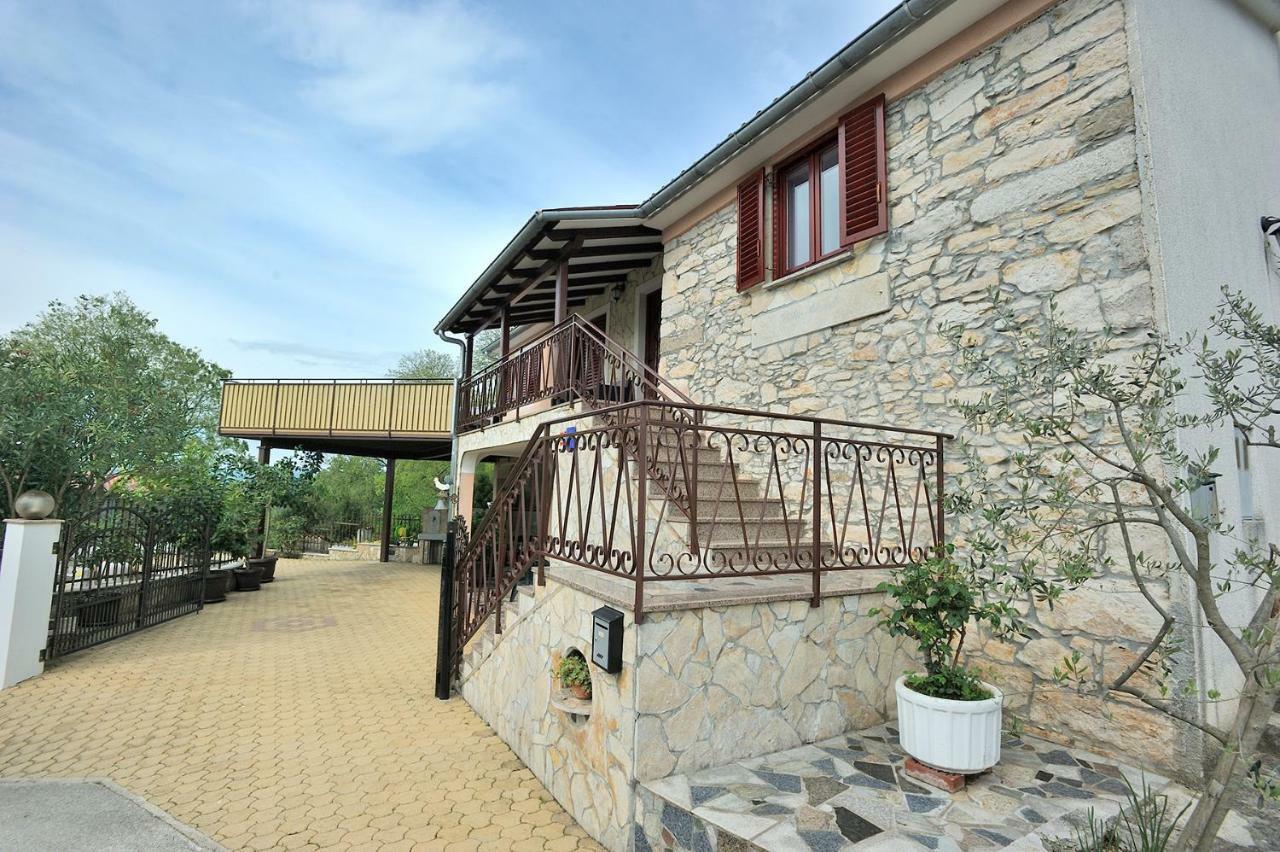 Karojba Villa Michelle מראה חיצוני תמונה