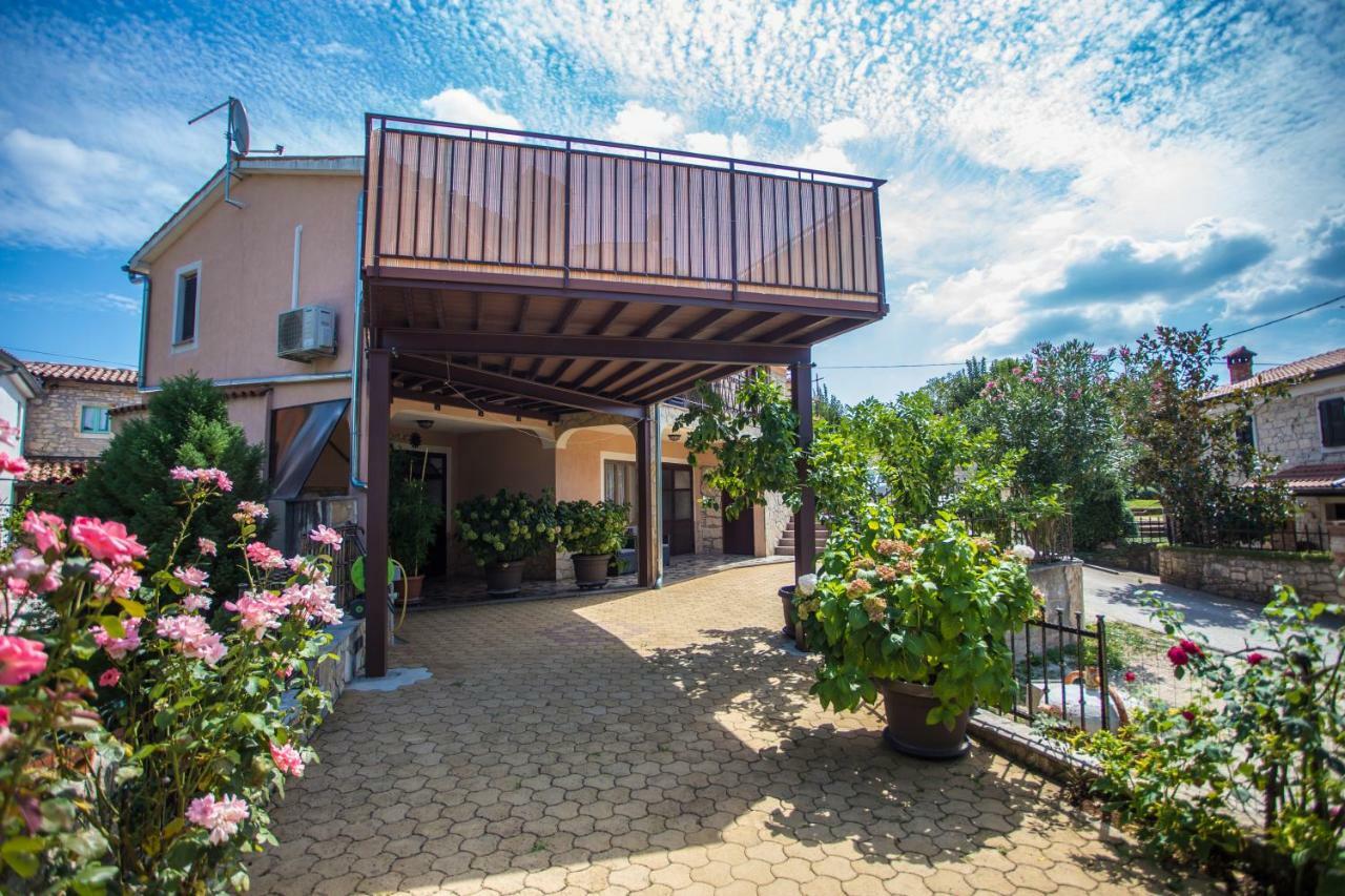 Karojba Villa Michelle מראה חיצוני תמונה