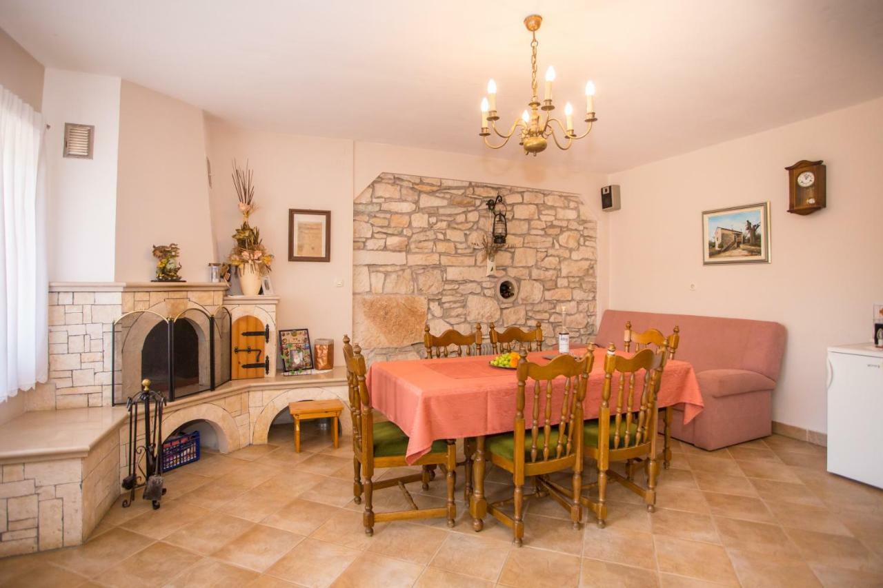 Karojba Villa Michelle מראה חיצוני תמונה